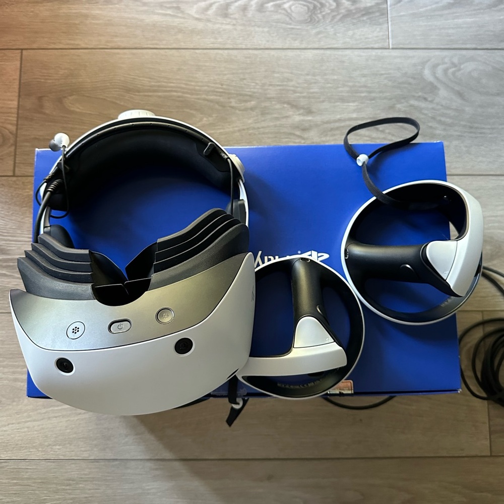 Ps5 VR 2 Sony Headset and Controllers - no flaws!!!